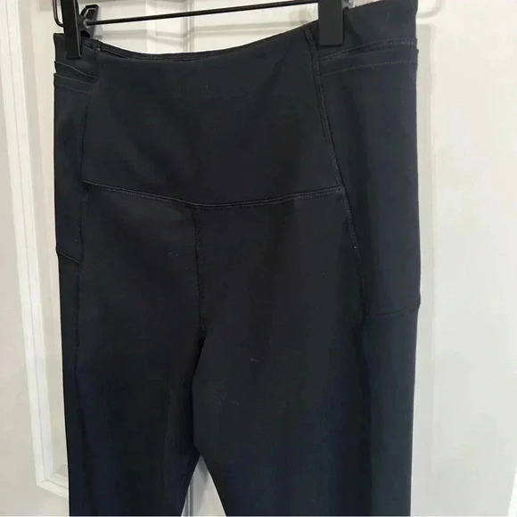 EUC barely worn All in Motion black legging. Great pockets. Comfy fabric. 14/16 - Picture 4 of 7